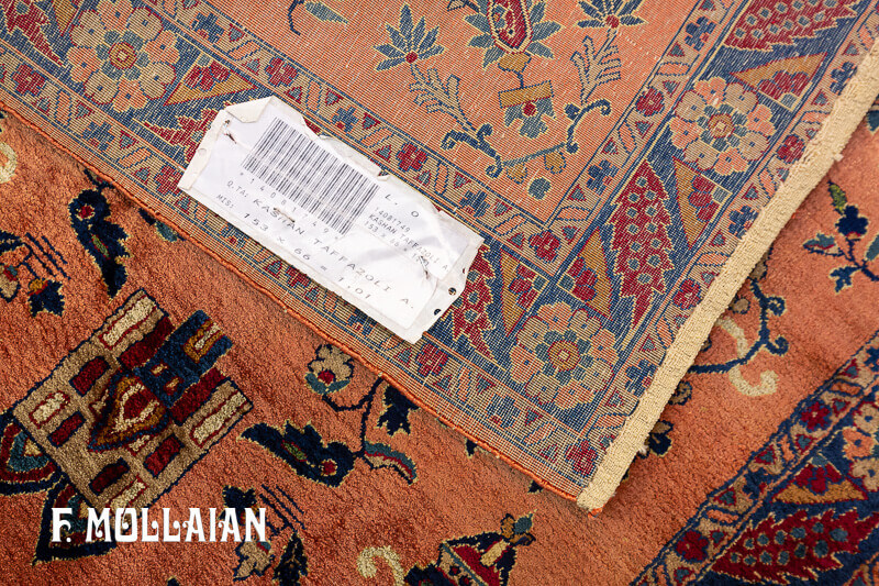 یک قالیچه کوچک ابریشمی کاشان “تفضلی” کد:۱۴۰۸۱۷۴۹